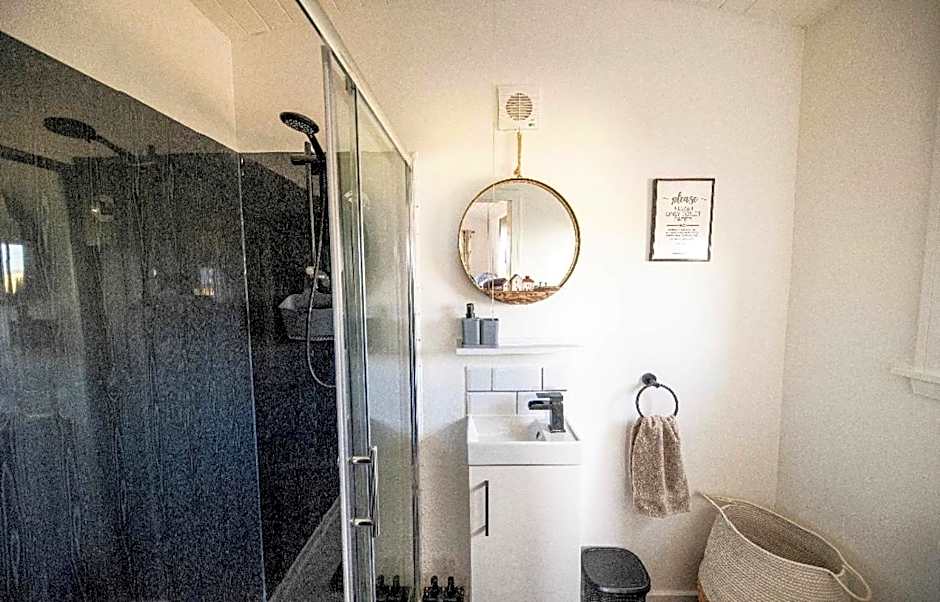 Hot Tub Haven Farr North 2 On The NC500 With Stunning Sea Views!