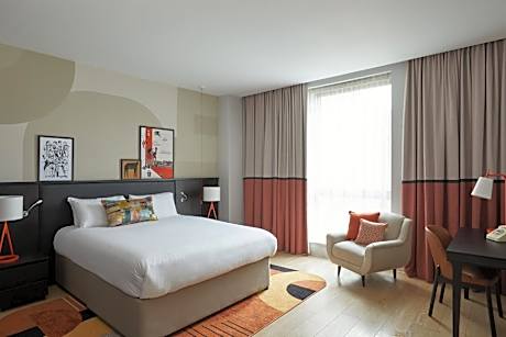 1 King Premium Accessible