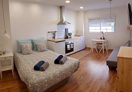 Deluxe Room (2 Adults + 1 Child)
