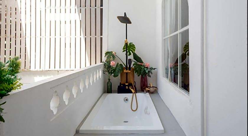 Isara Boutique Hotel and Cafe