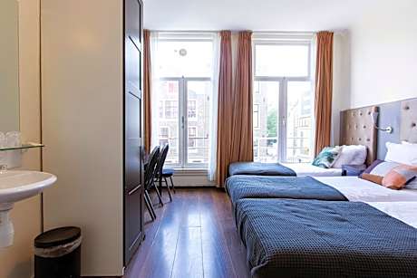 Quadruple Room with Shared Bathroom