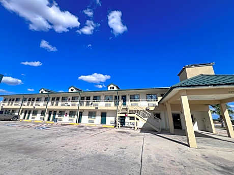 OYO Hotel Pearsall I-35 East