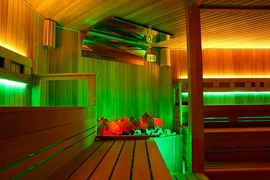 Holiday Beach Budapest Wellness Hotel with Sauna Park