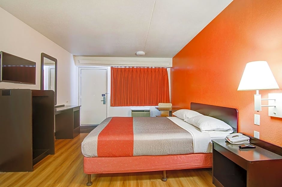 Motel 6-Springfield, MO - North