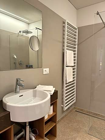 One-Bedroom Apartment - Annex