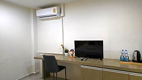 Deluxe Room No Window - Building 1