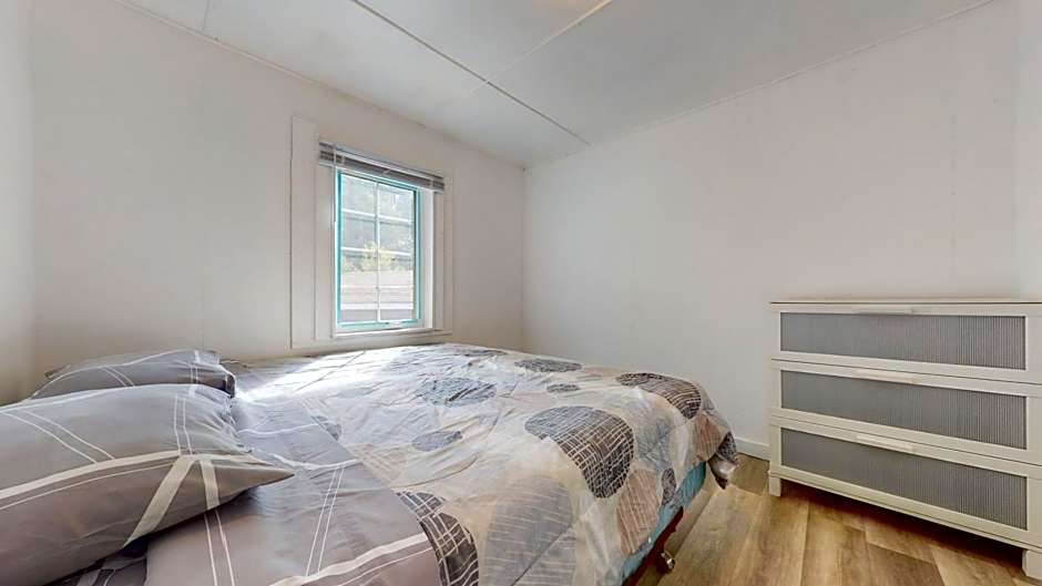 Main Beach River Retreat - Wasaga Beach 1 - Main Strip - 93 Mosley St