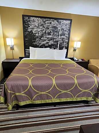 Deluxe King Room - Non-Smoking