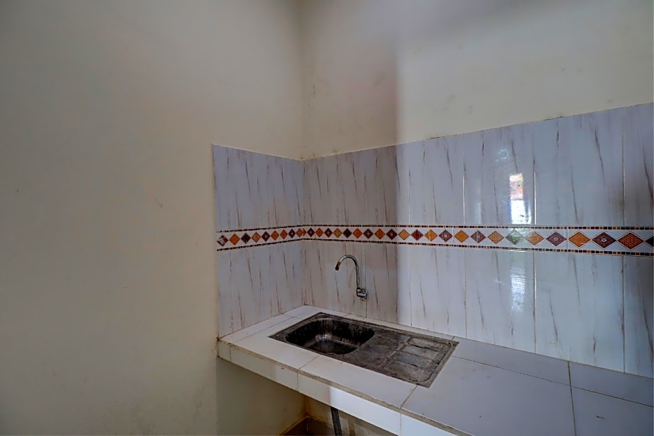 OYO Life 92838 Kost Ibu Surya