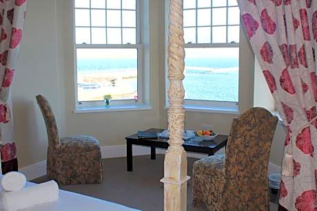 Deluxe Double Room with Four Poster Bed with Sea View