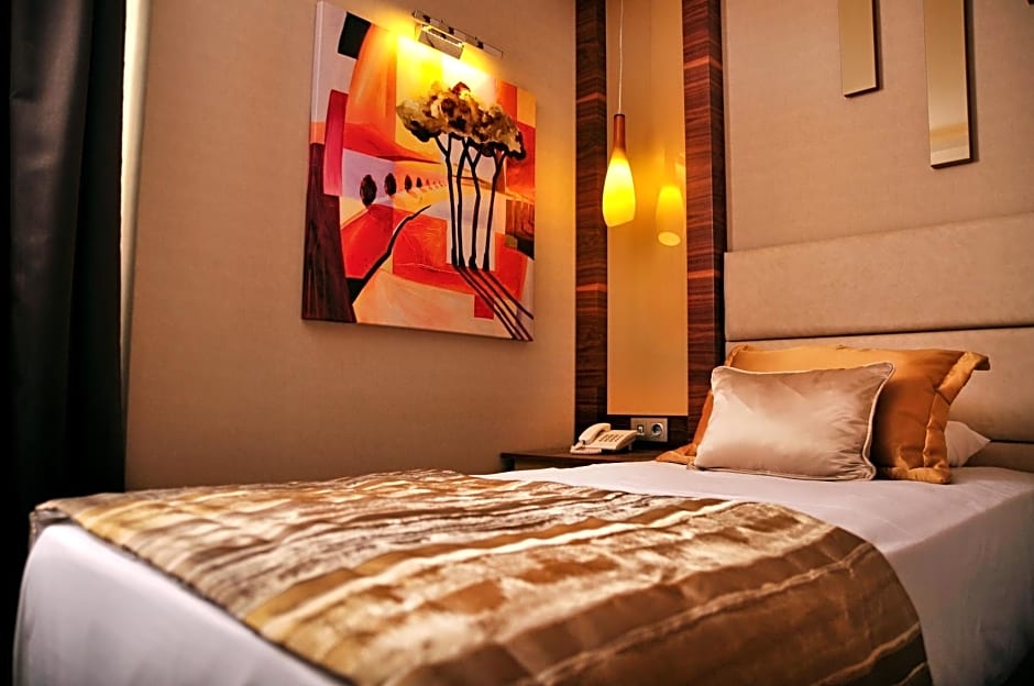 Avin Hotel