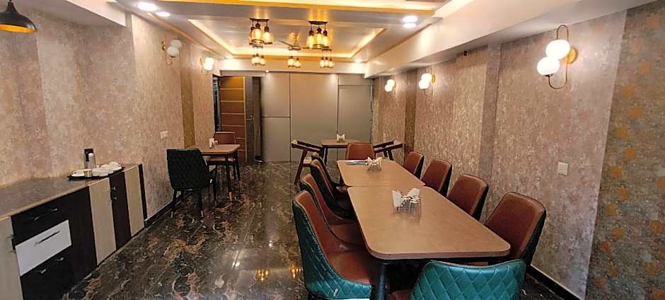 Hotel Aman Residency