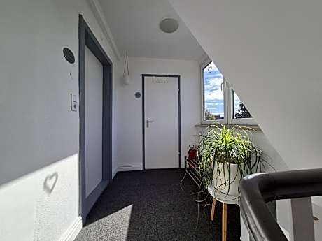 bed & kitchen