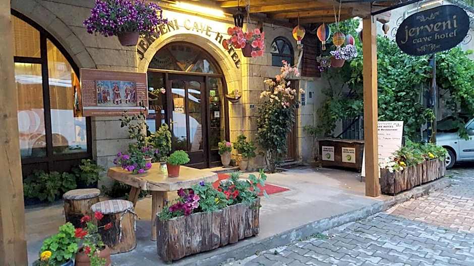 Jerveni Cave Hotel