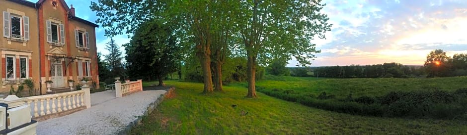 Le manoir de la Source au bord de l'EuroVélo 6