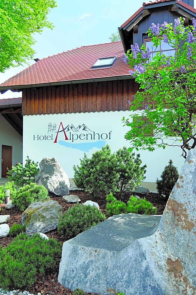 Hotel Alpenhof - ruhige Wohlfühloase zwischen München, dem Fünf-Seenland und den Bergen, in S-Bahnnähe