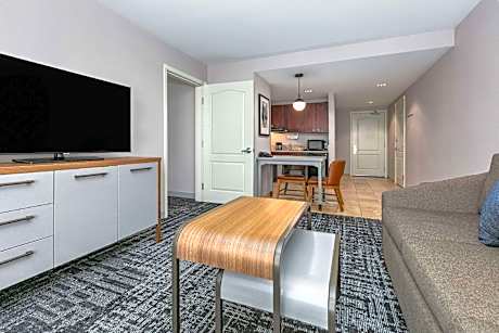 1 King Mobility Accessible Bathtub Suite Nsmk Separate Bdrm/living Rm-sofabed-full Kitchen Free Wifi