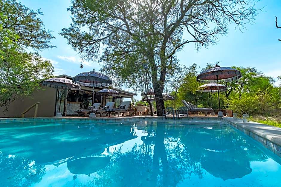 Safari Moon Luxury Bush Lodge