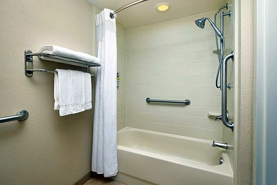 Holiday Inn Express & Suites Alpharetta By IHG