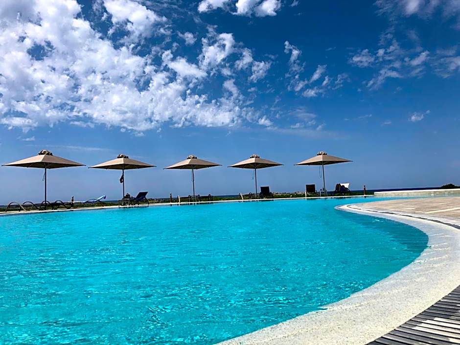 Kavos Hotel & Suites