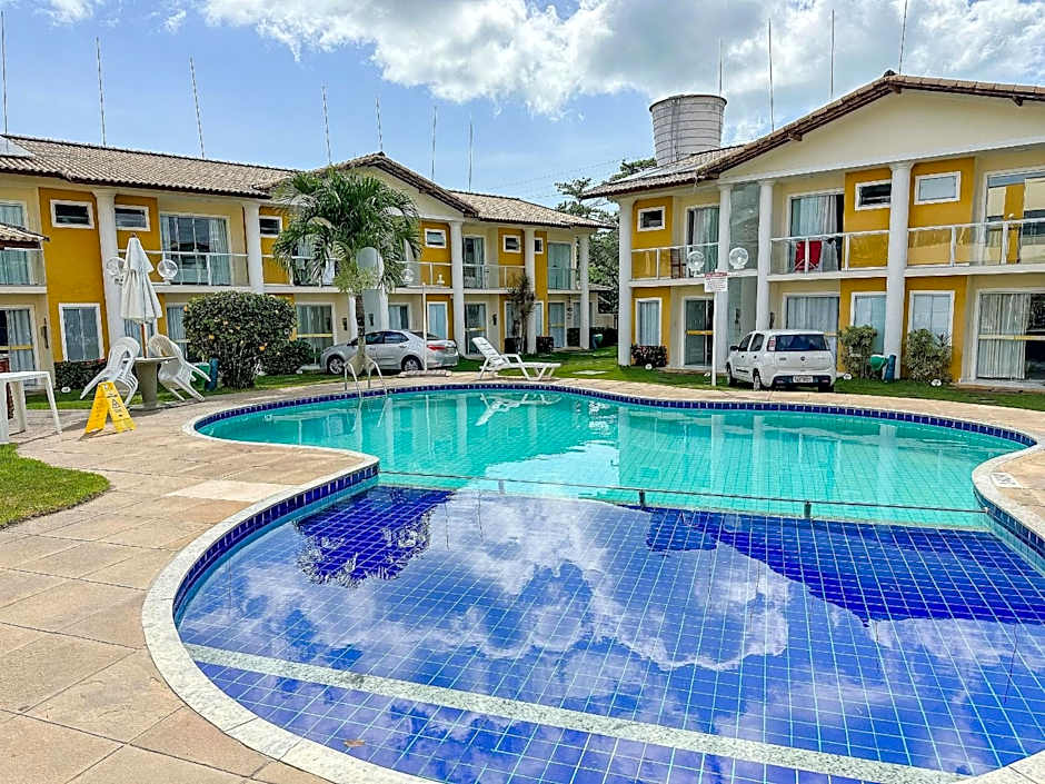 Flat's com 1 suíte no pavimento superior com internet privativa 300MBPS localizado no Residencial Mont Hebron, condomínio a aproximadamente 250m da praia de Taperapuã, com piscinas, sauna e portaria 24hrs