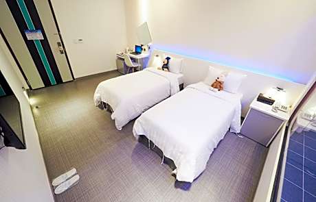 Budget Twin Room without Window