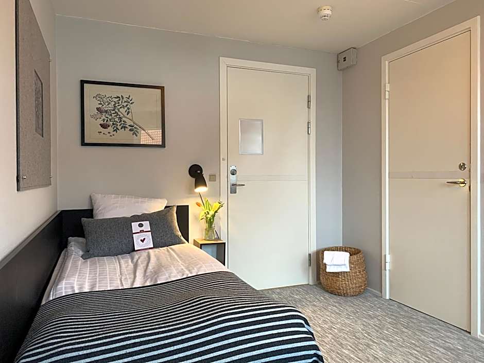 Photo 1 of 5 of Single Room