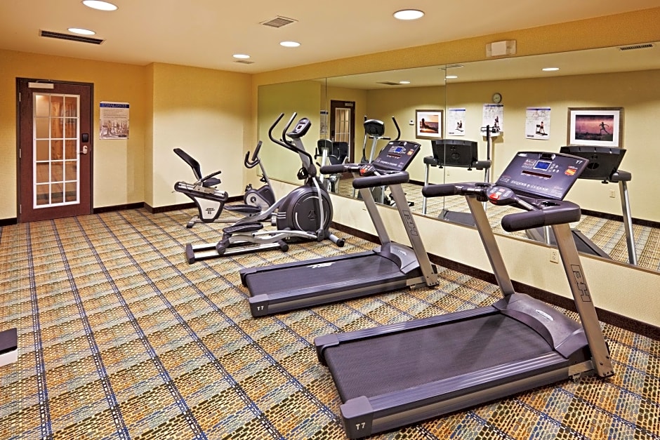 Holiday Inn Express Hotel And Suites Okmulgee