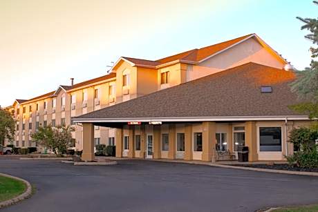 Baymont by Wyndham Howell/Brighton