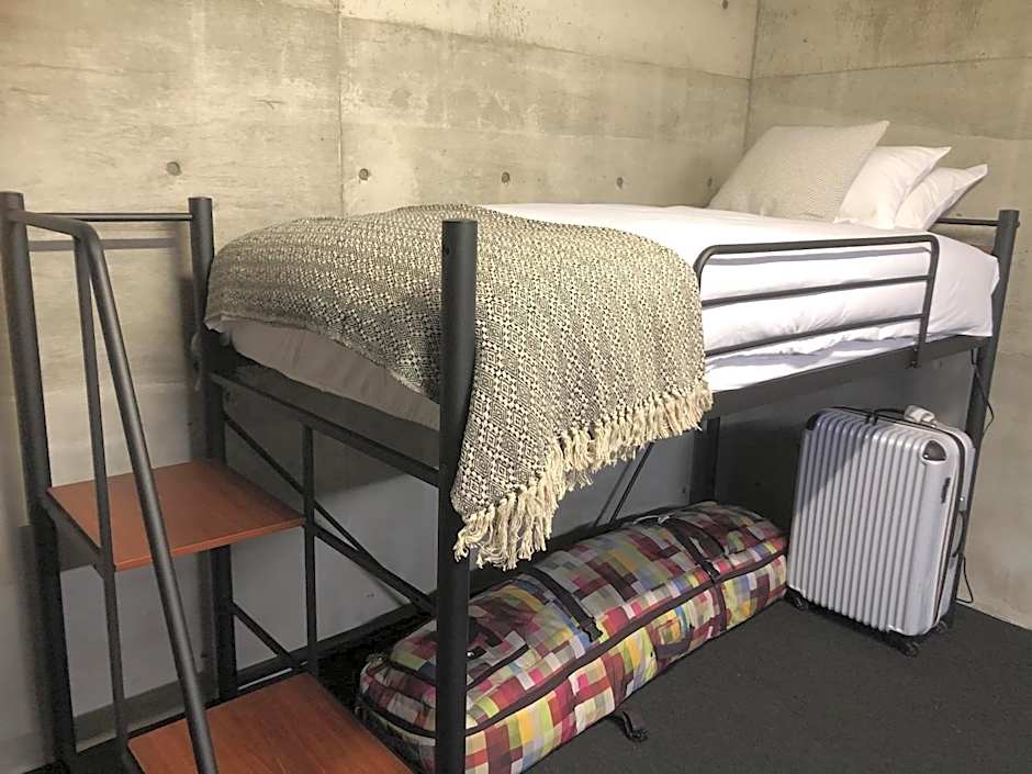 Foto 1 de 11 de Single Bed in Mixed Dormitory Room