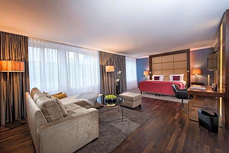 Junior Suite with free Club Lounge Access