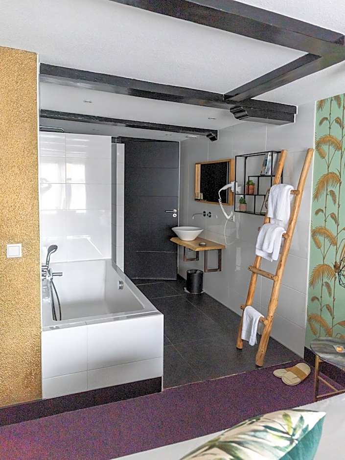 Wolf Hotel Kitchen & Bar