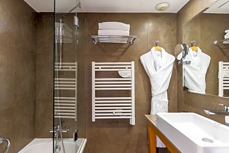 EXECUTIVE SEA VIEW ROOM