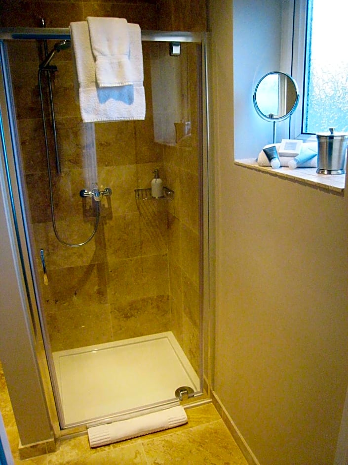 Oak Tree Lodge & Holiday Parking