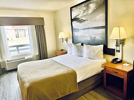 Queen Room - Mobility Access/Non-Smoking