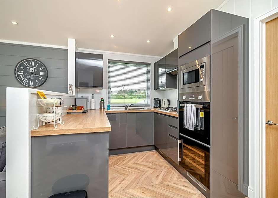 Midsomer Lodges