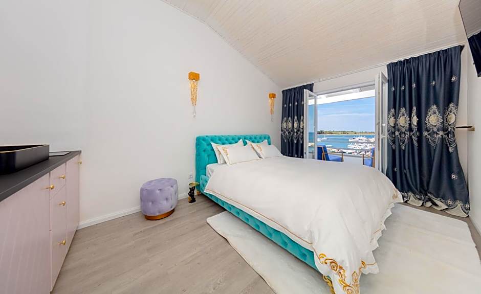 Boutique Residence Sundays