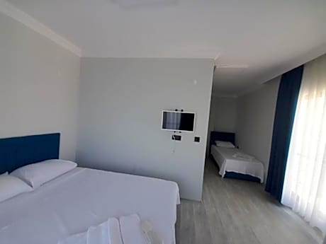Triple Room with Sea View