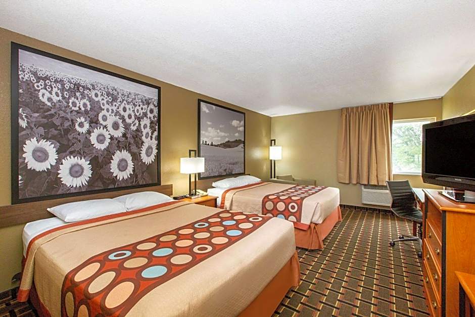 Super 8 by Wyndham Ottawa