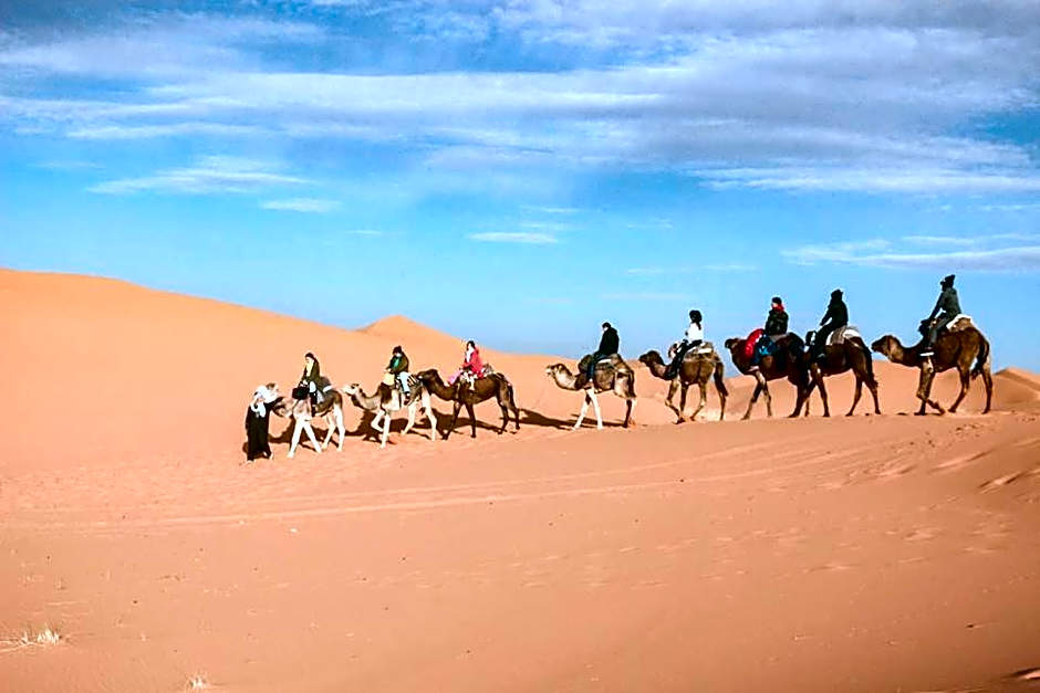 Merzouga Quiet apart &camels trecking