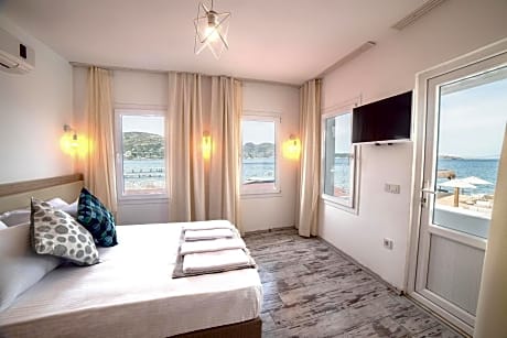Deluxe Suite with Sea View