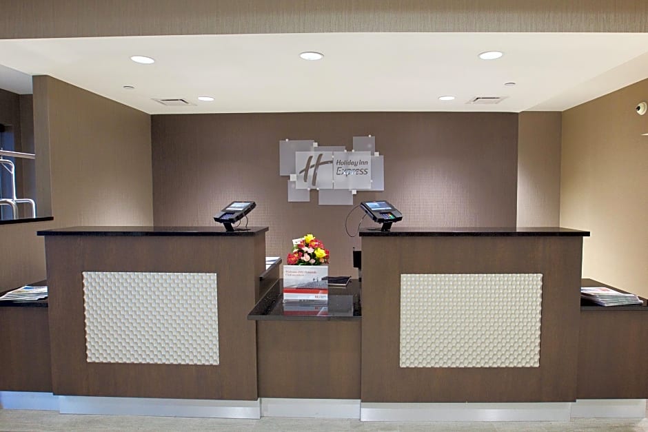 Holiday Inn Express Fargo SW - I-94 Medical Center By IHG