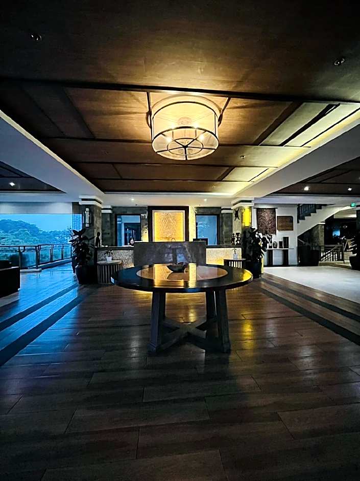 BRISTLE RIDGE (DMCI)