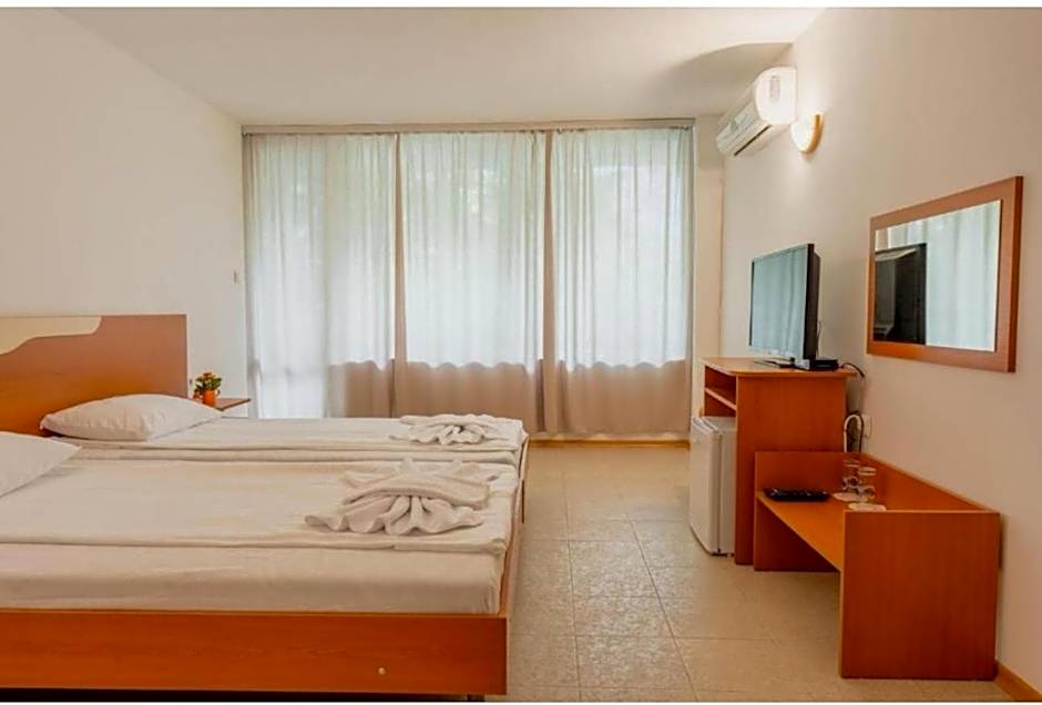 Хотел Ескана