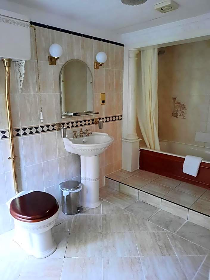 Donington Manor Hotel