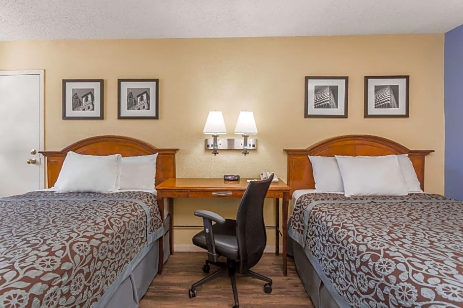 Days Inn by Wyndham College Park Airport Best Road