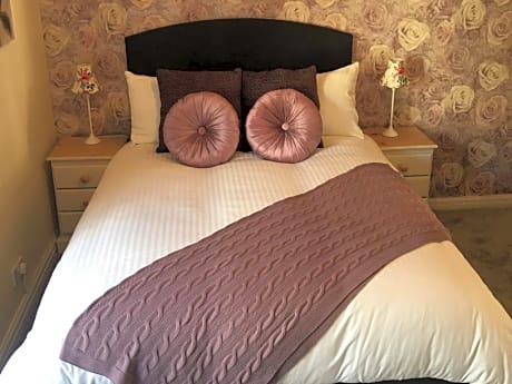 double room-ensuite with shower