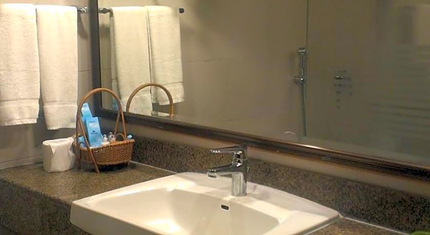 Regent Plaza Hotel & Convention Center