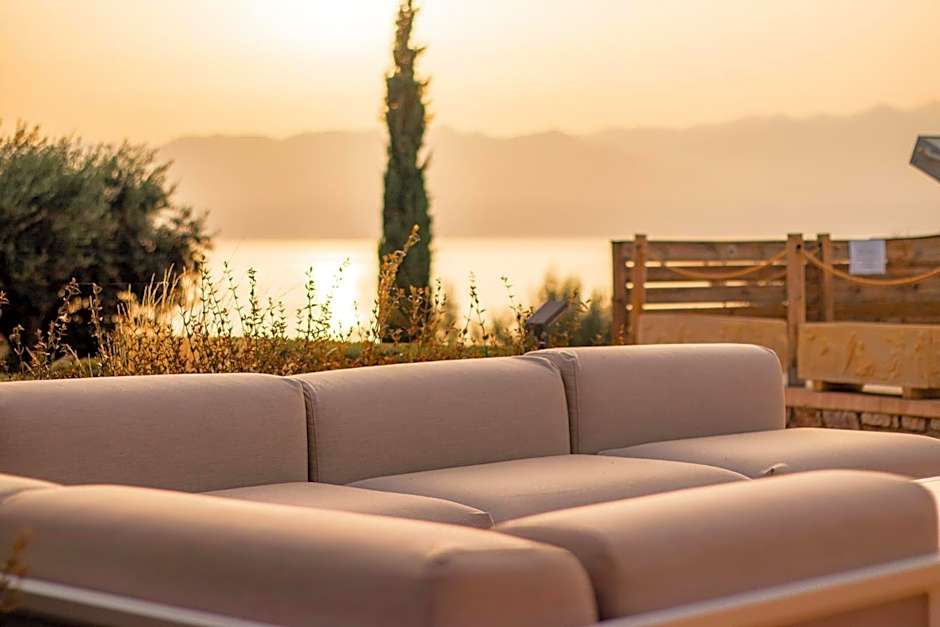 WHITE DONKEY BOUTIQUE Hotel