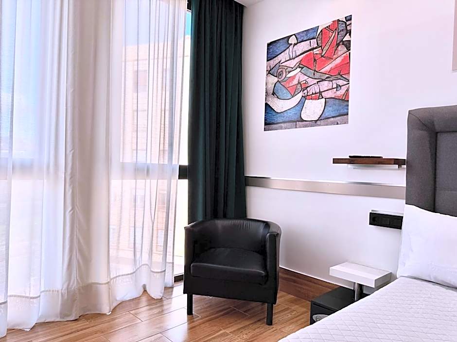 Ilustre - City-View Rooms with AC in Málaga's Old Town - Steps from Calle Larios and the Thyssen